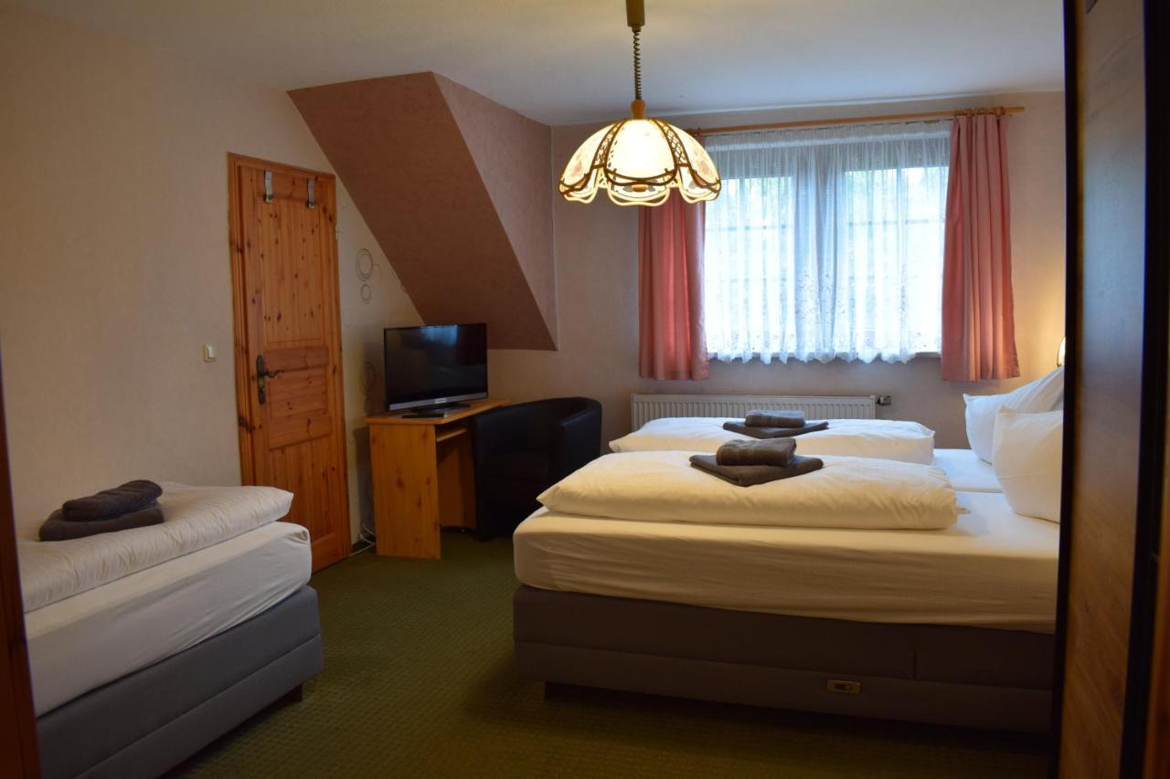 Landhotel "Lichte Aue" Lichtenau Stutzengrun Exterior photo